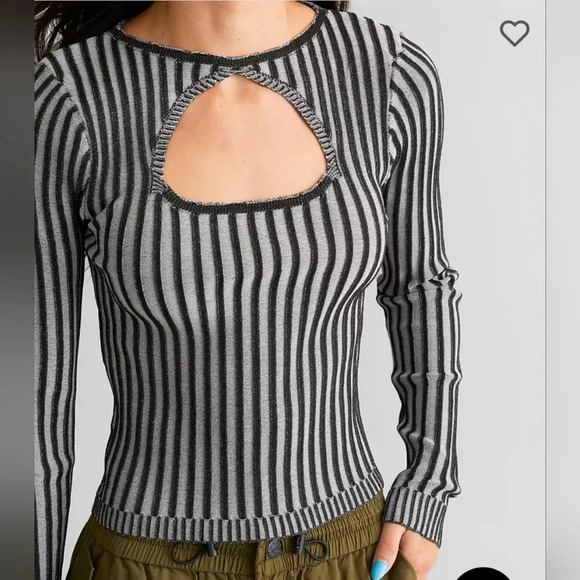 Gilded Intent Keyhole Plated Sweater Size Small NWT - Picture 4 of 11